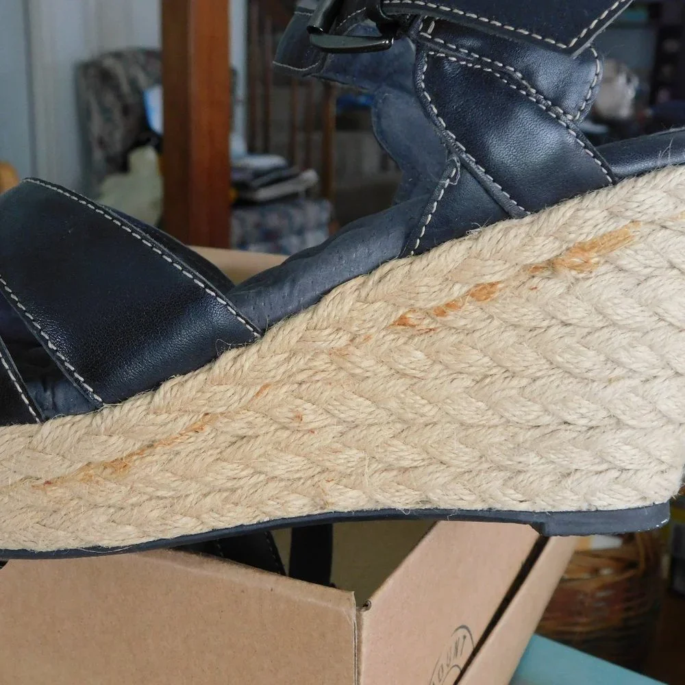 NEW SOFT WALK Black St. Helena Platform Sandals 11